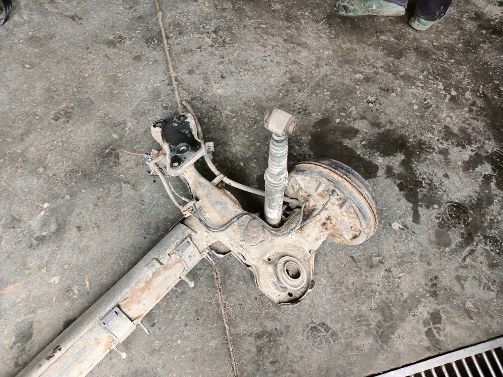 фото №3, Балка задняя подвеска peugeot 207