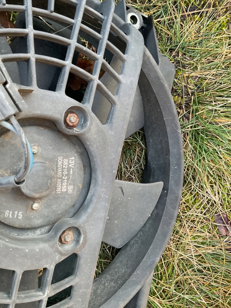 Вентилятор радіаторний ssangyong actyon 2.0 дизель 88210-21050 в Україні