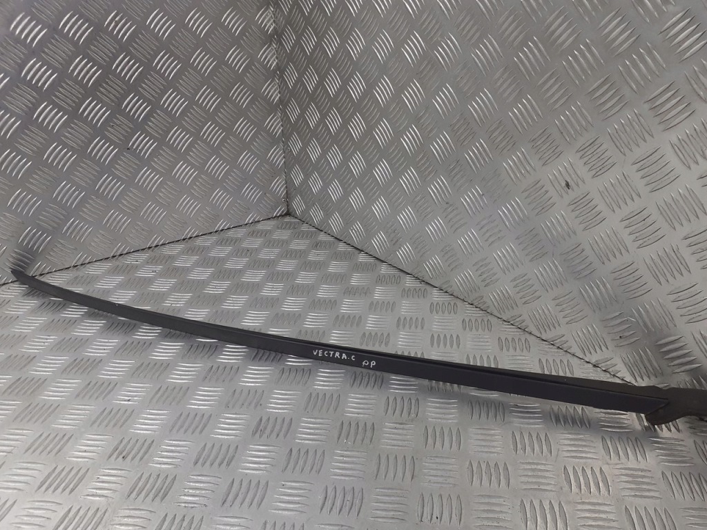 фото №1, Молдинг правая стекло лобовое opel vectra c