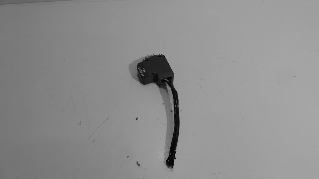 фото №1, Lexus is 300h 200t 2016r клемма плюсовая аккумулятор