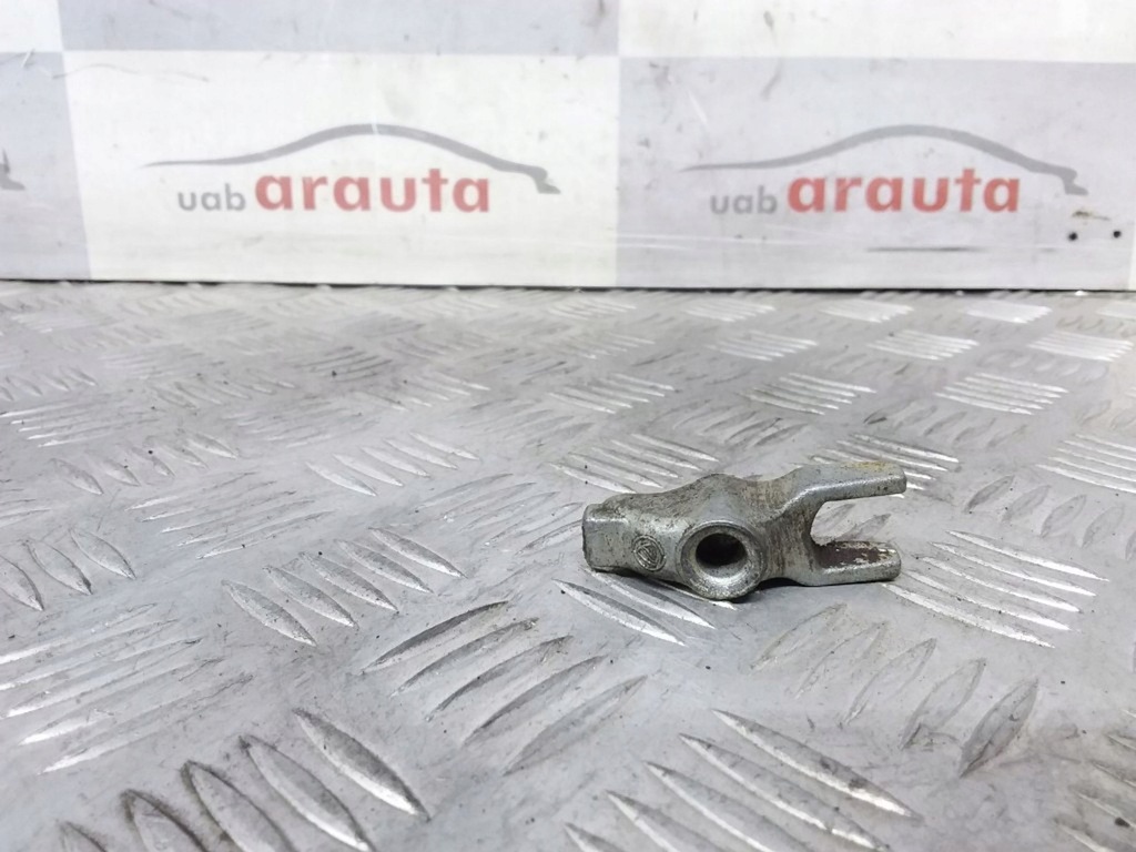 фото №1, Opel astra j 2012 кронштейн / крепления форсунки