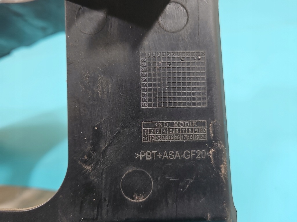 фото №8, Направляющая кронштейн лампы перед правый audi q7 i 4l