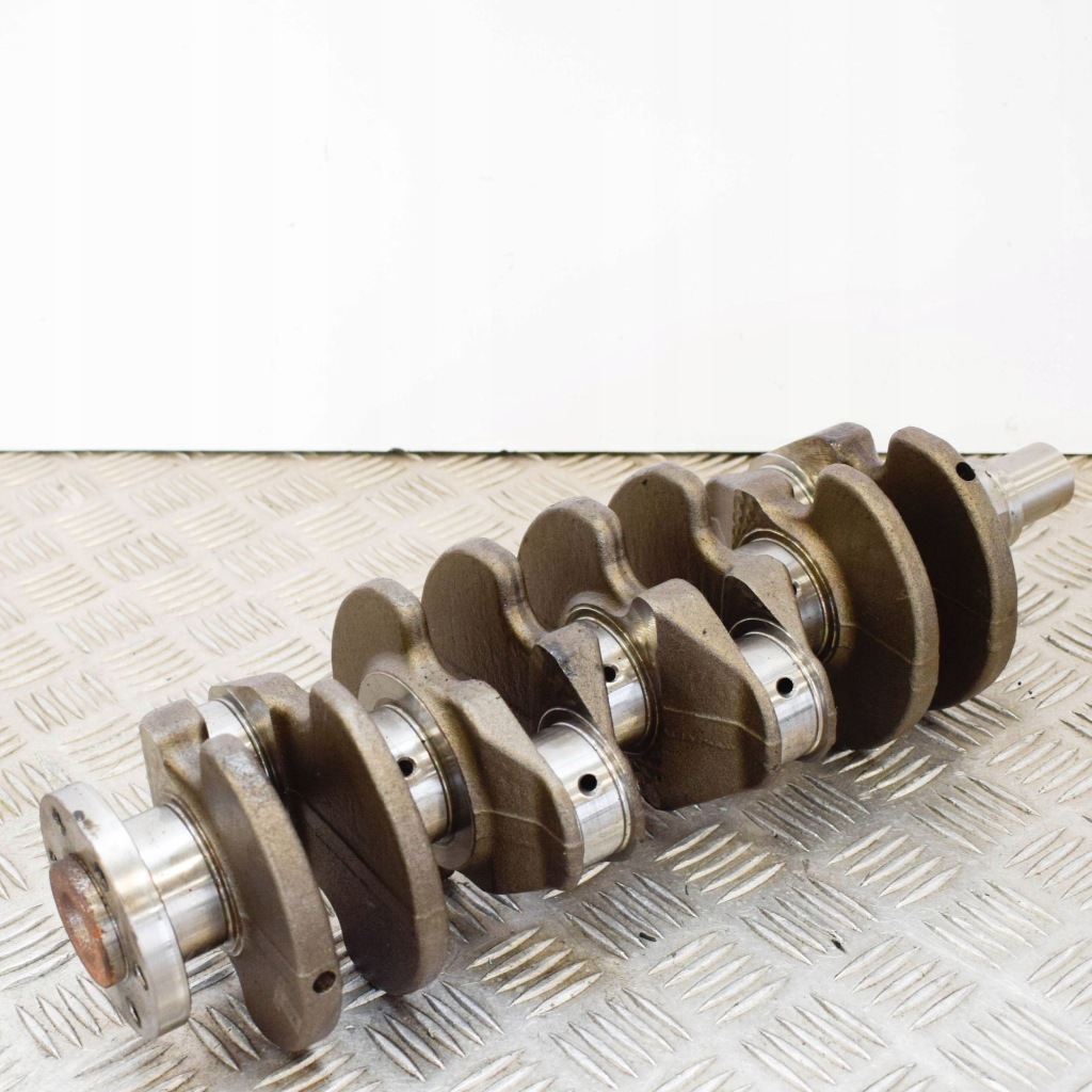 Купить Volvo c30 2011 wał коленчатый