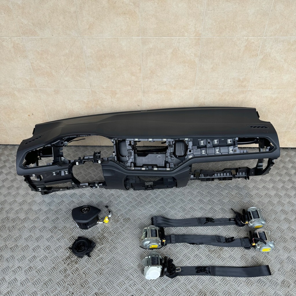 фото №1, Приборная панель комплектная подушка безопасности консоль ремни приборная панель vw volkswagen t-roc 2ga