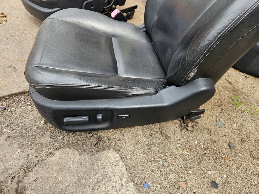 Toyota avensis t27 09-14 комплект сидений кожаных чёрные обшивки с Разборки