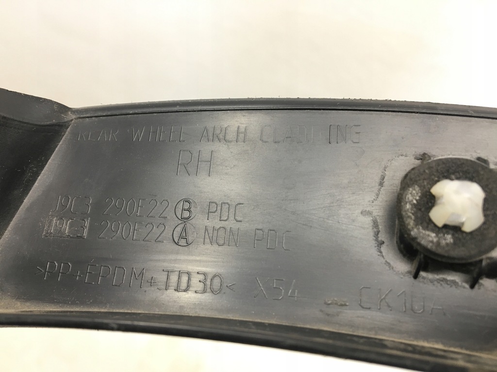 фото №13, Jaguar e pace молдинг накладка крила права 19-