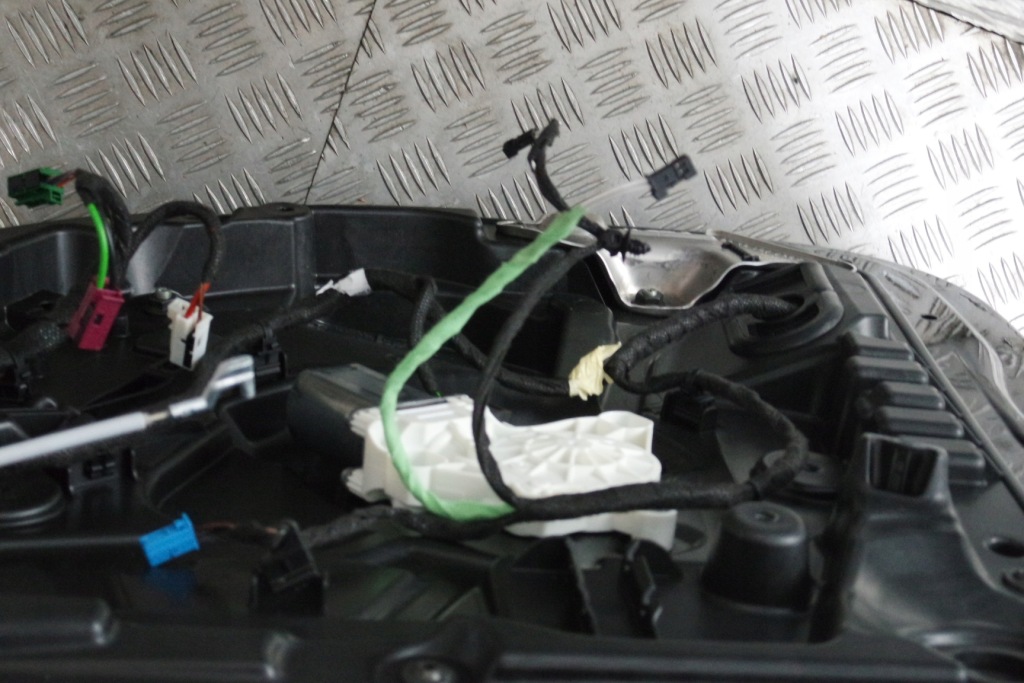 Дверь правый задний  mercedes gt amg w290 x290 c909 Недорого