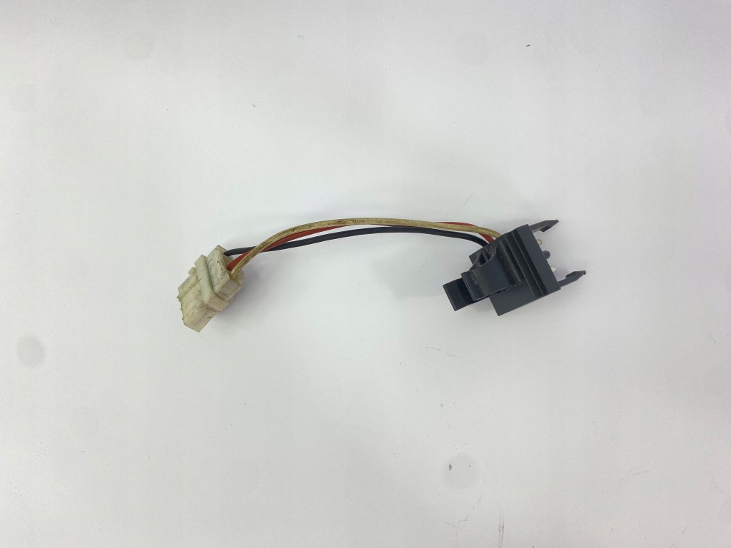 Купити Колодка з'єднувач штекер антени radiowej mercedes w124 w201 190