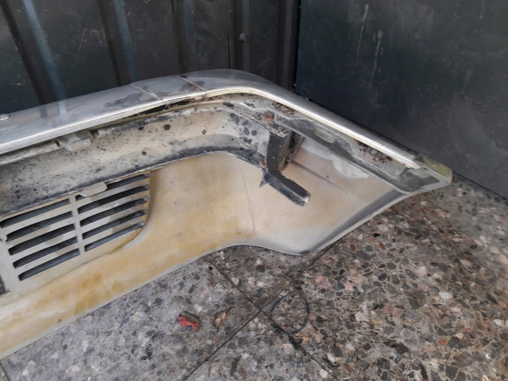 Купити Бампер перед mercedes w126 szary 83r