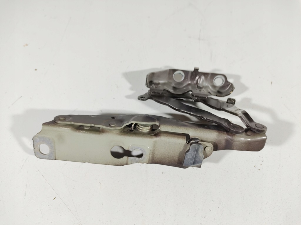 фото №13, Volvo v60 18r- петля капот правий