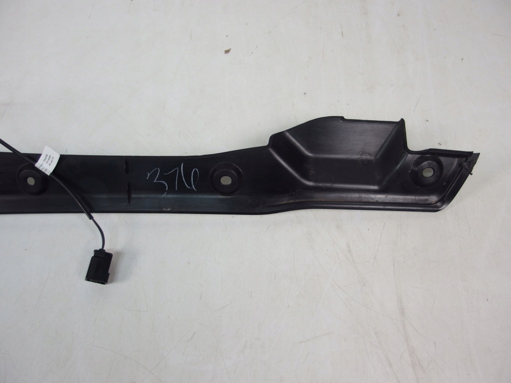 Молдинг крышки багажника правая задняя tesla x Киев