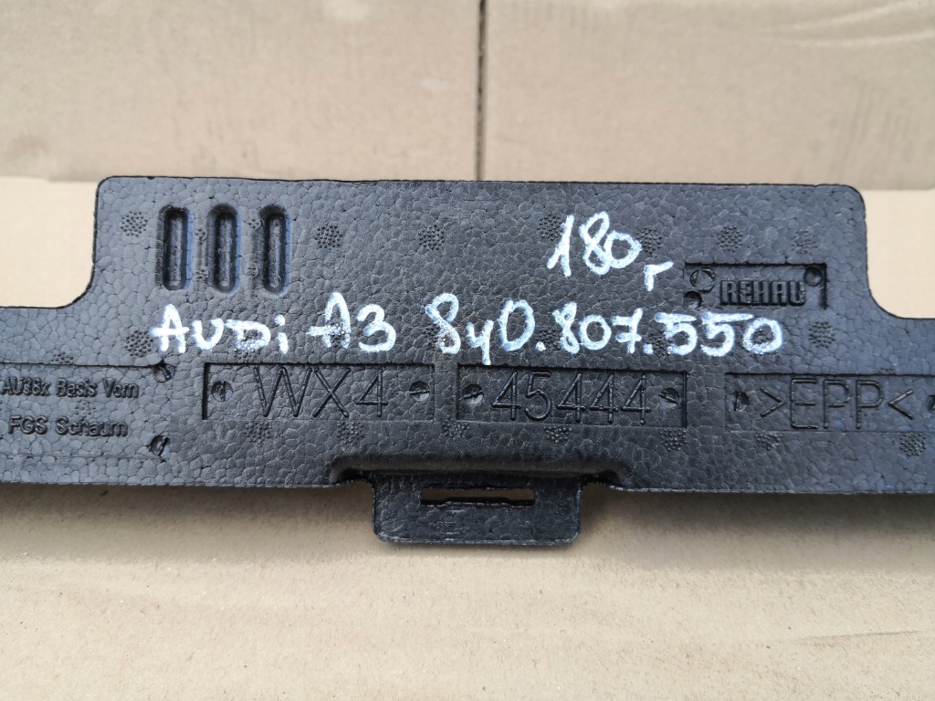 Audi a3 8y0807550 абсорбер піна бампера перед Недорого