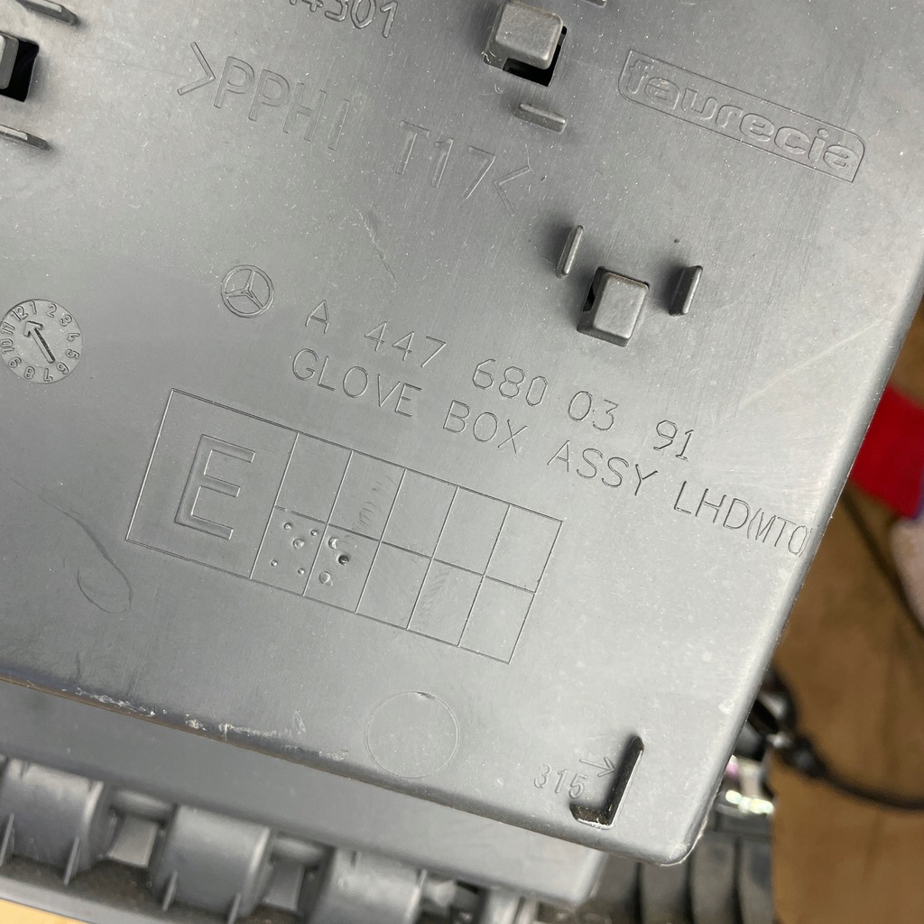 фото №10, Mercedes vito w447 бардачок пассажира полка карман europa a4476800391