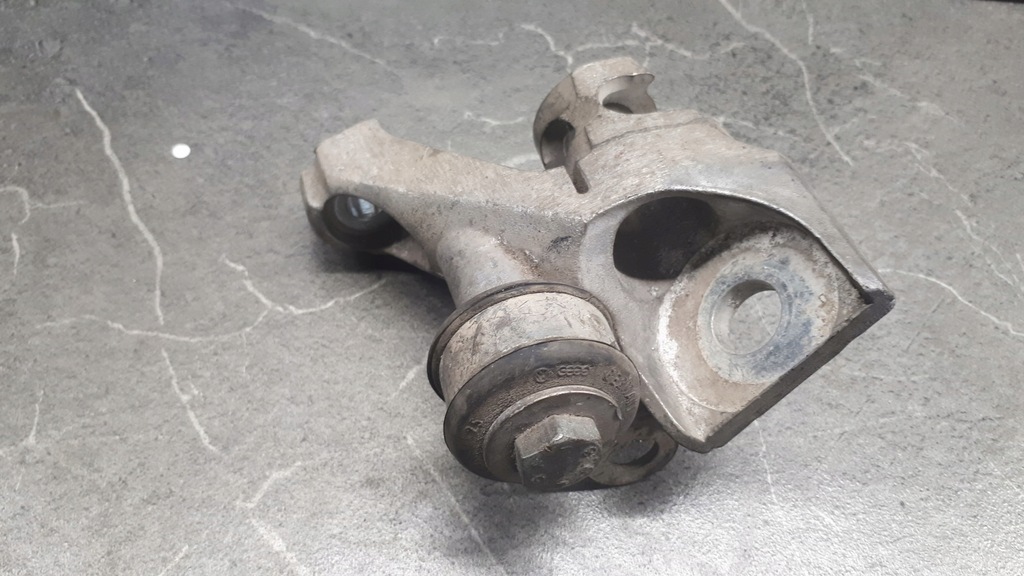 фото №10, 4e0399113ae кронштейн коробки передач ліва audi s8 a8