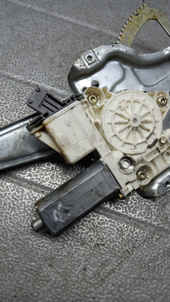 фото №2, Подъемник правый задняя toyota avensis t25 04r 2.0d