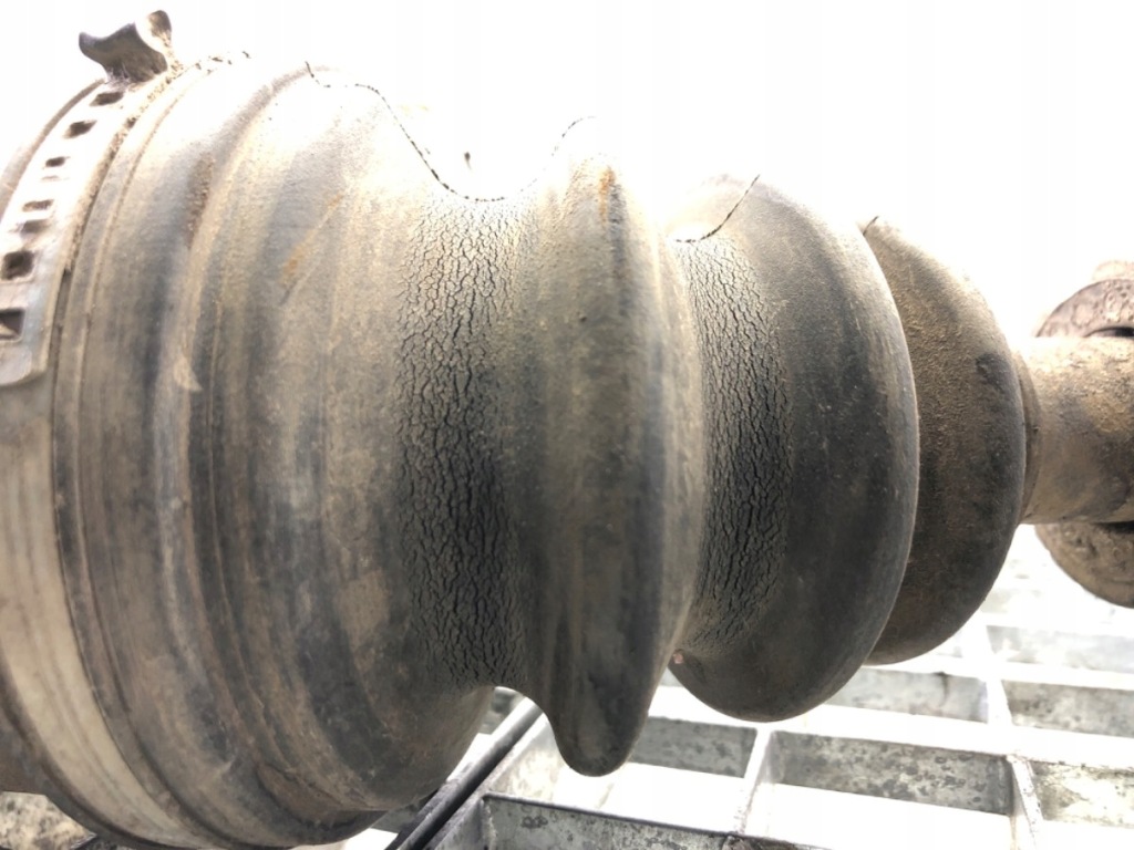 Привідний вал ліве перед ford focus mk1 2.0 173km в Україні