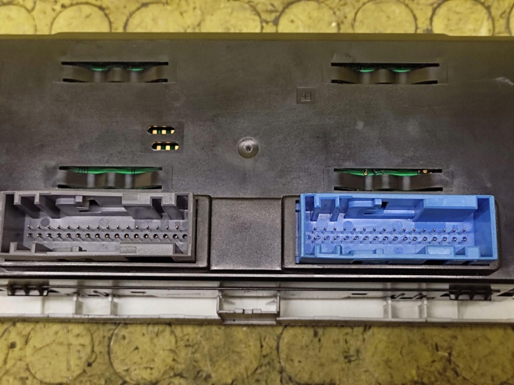 Opel zafira b панель обдув кондиционера 13168100 в Украине