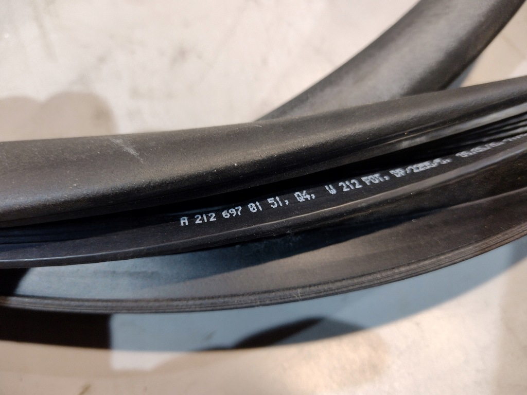 фото №11, Прокладка двері правий задня mercedes w212 sedan a2126970151