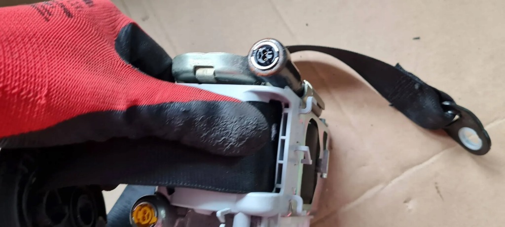 Q7 4m 2 ремінь безпеки правий перед оригінал  4m0857706b Ціна