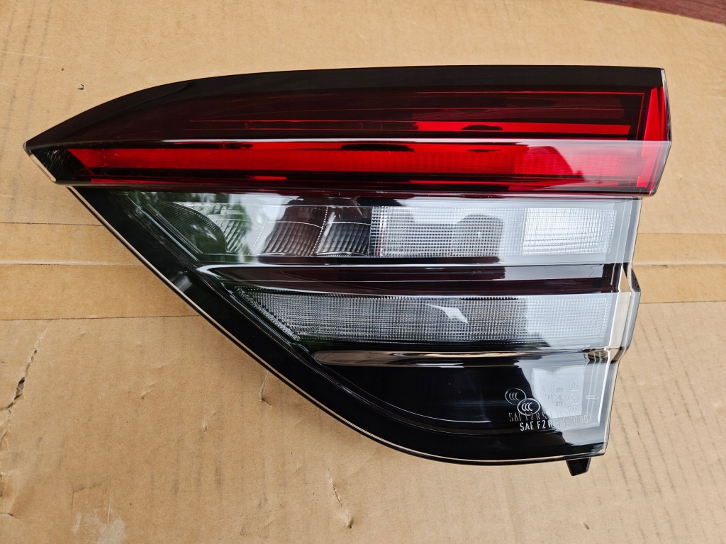 Правий задня фара w кришці  led maserati levante m161 рестайлінг  0670155103 Зі Шроту