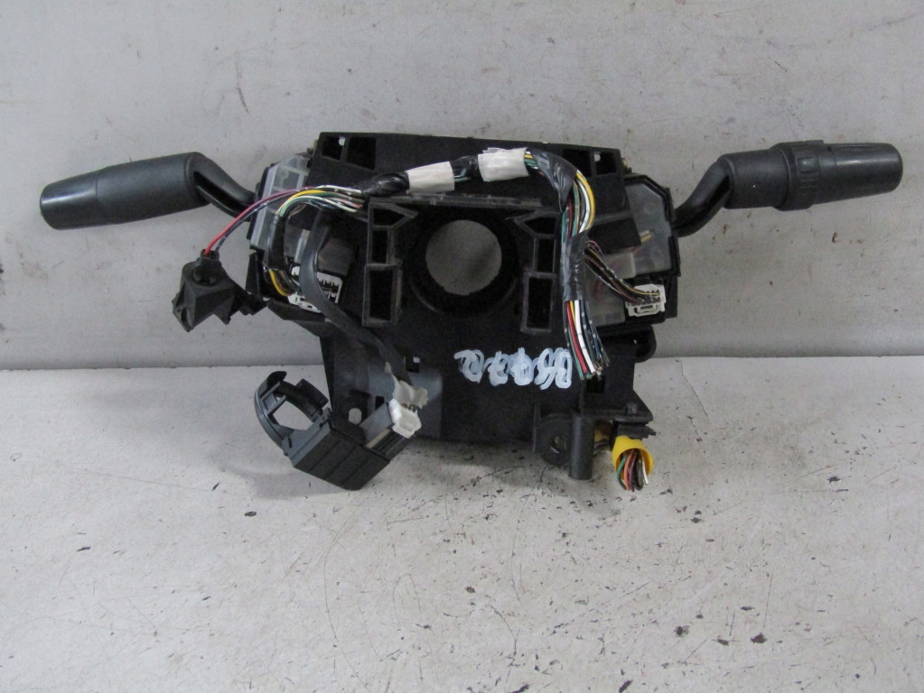 фото №2, Mazda 3 перемикачі ---