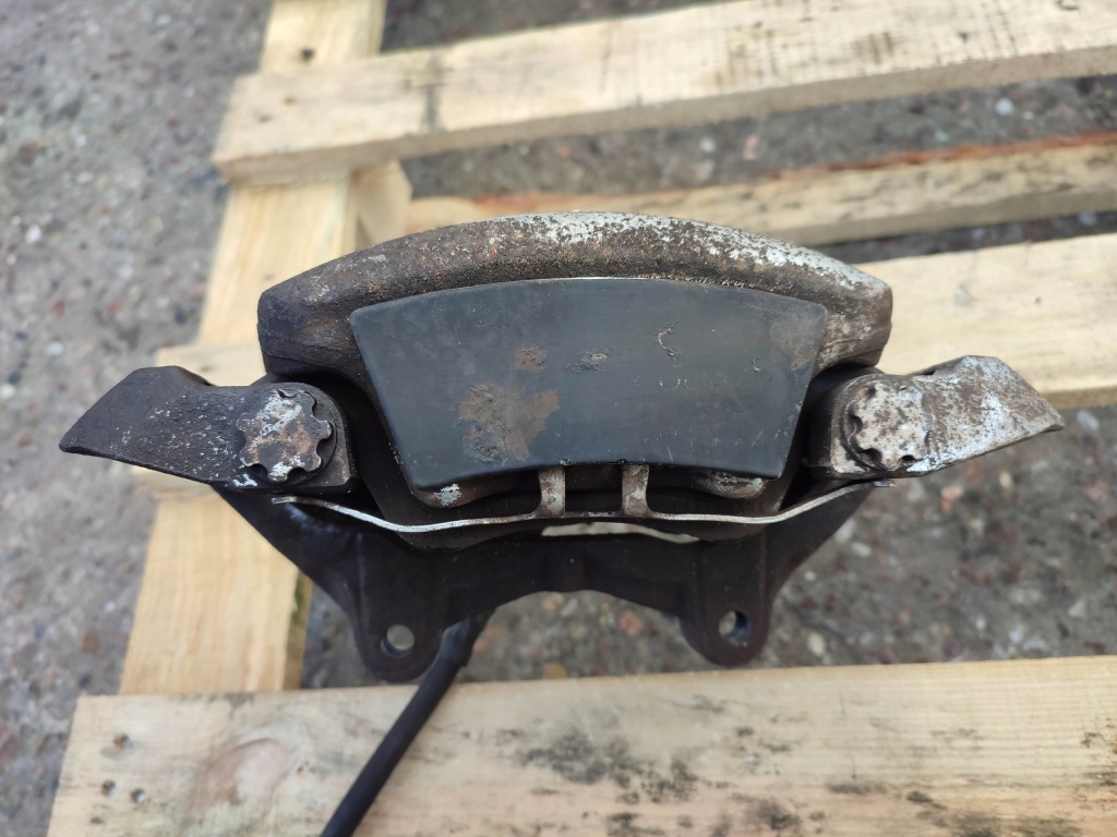 фото №3, Mercedes r172 левый передний суппорт тормозной 2.2 cdi