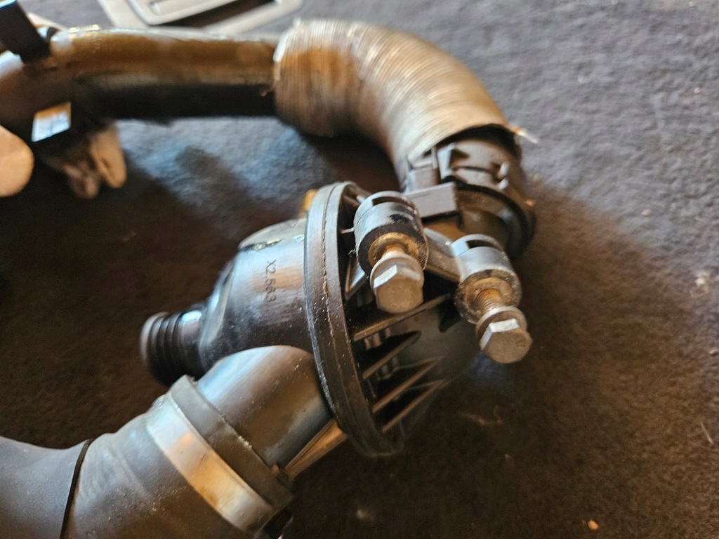 фото №4, Корпус термостата bmw e87 e81 e90 10106811