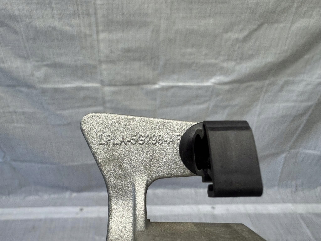 Кронштейн глушника вихлоп range rover sport 3 l461 lpla-5g298-ab Ціна