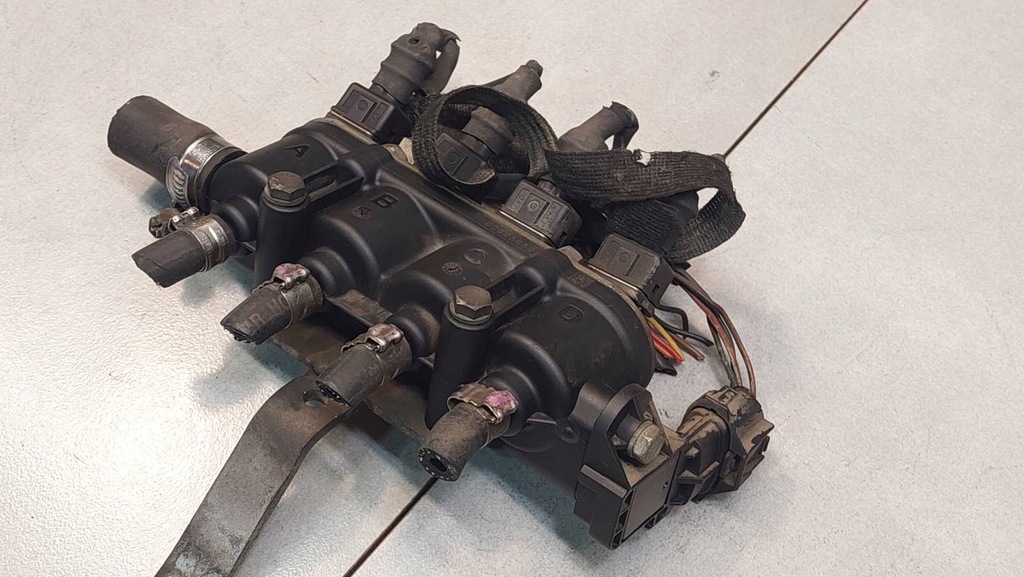 фото №8, Молдинг впрыскная газа mercedes clk c208 2.3