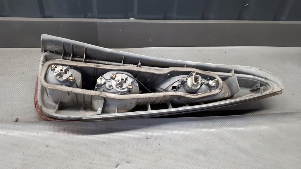 фото №8, Лампа левый задняя yaris verso i lift 04r