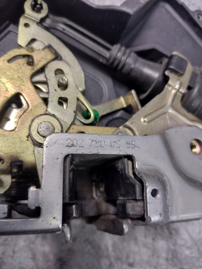 фото №9, Замок двері лівий задня mercedes w210 оригінальний номер 2027330308