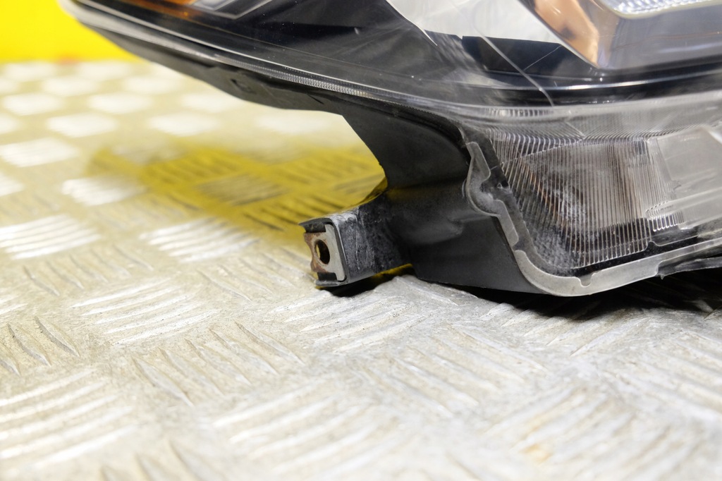 фото №4, Toyota tacoma 2016- фара лампа обычная линзованная с led светлая r usa