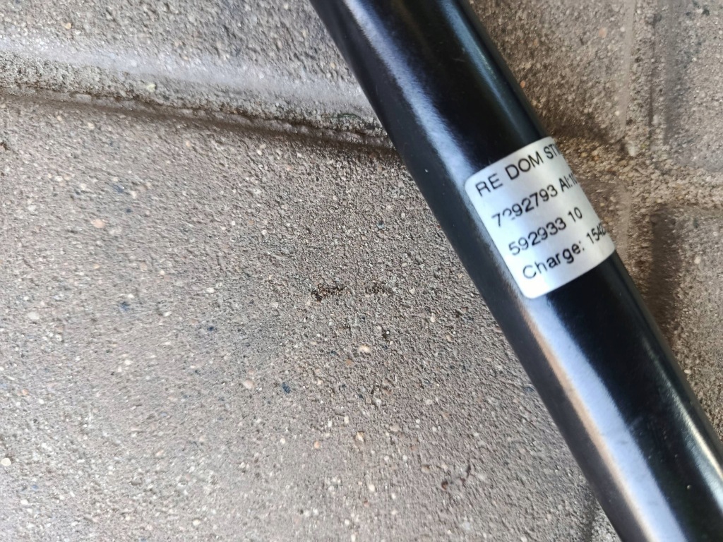 Розпірка поперечина гніздо амортизаторів лівий правий bmw x1 f48 Недорого