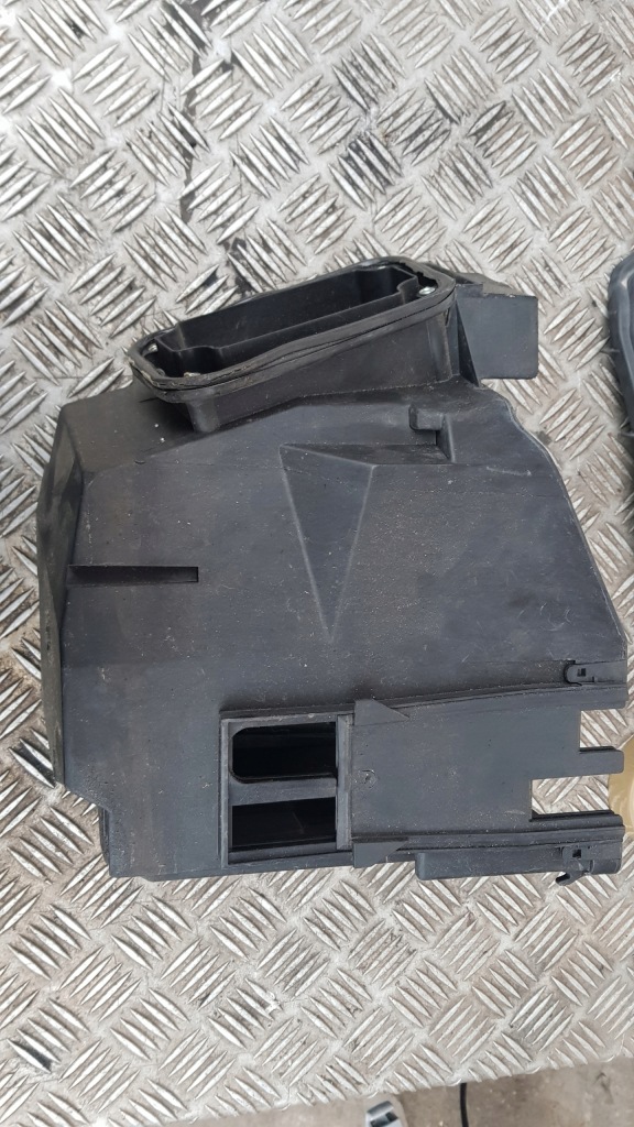 фото №2, Mercedes w203 корпус коробка запобіжників