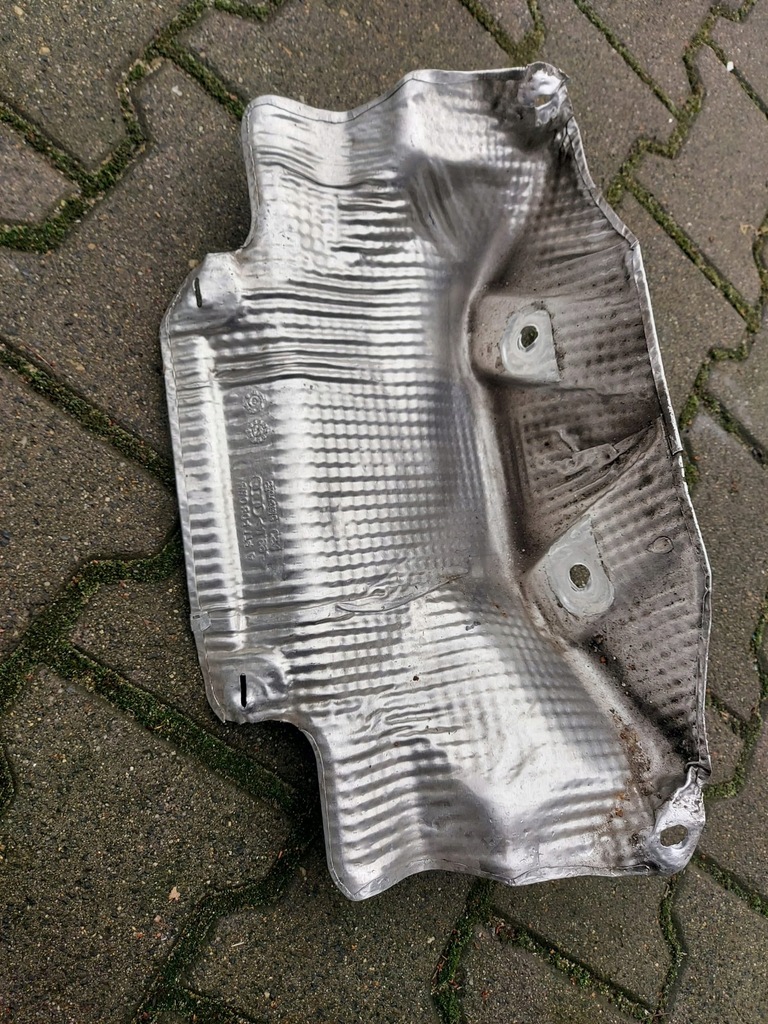 фото №1, Защита тепловая audi a4 b9 8w0804174a
