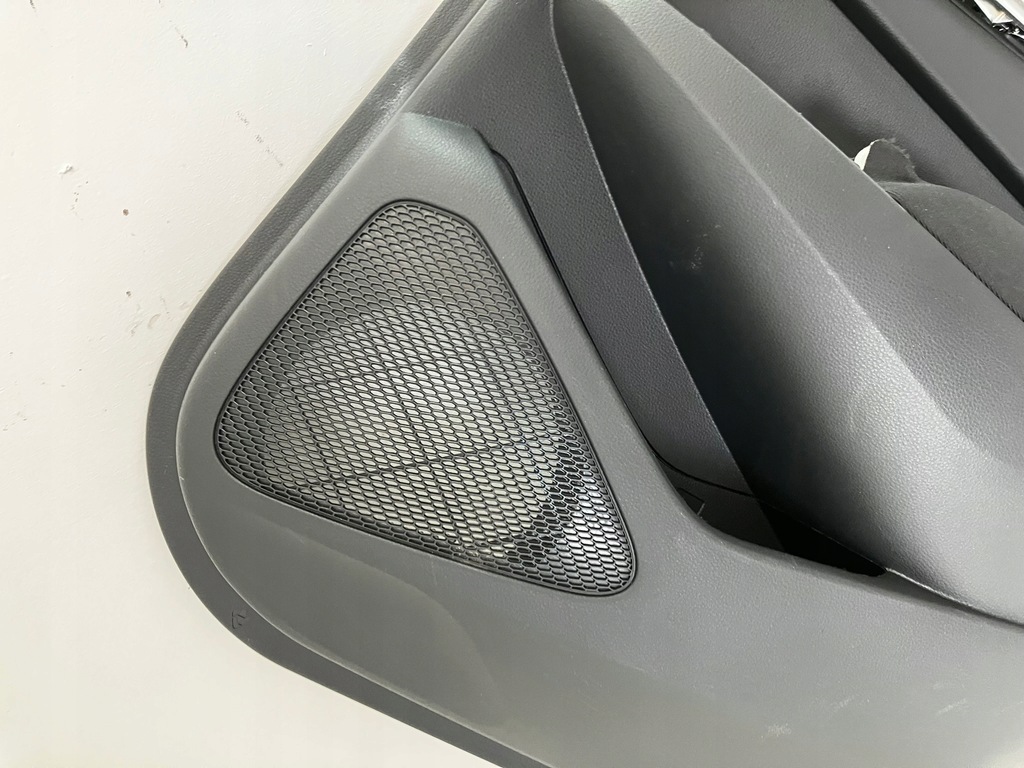 фото №10, Corolla e21 kombi обшивка оббивка двері правий задня