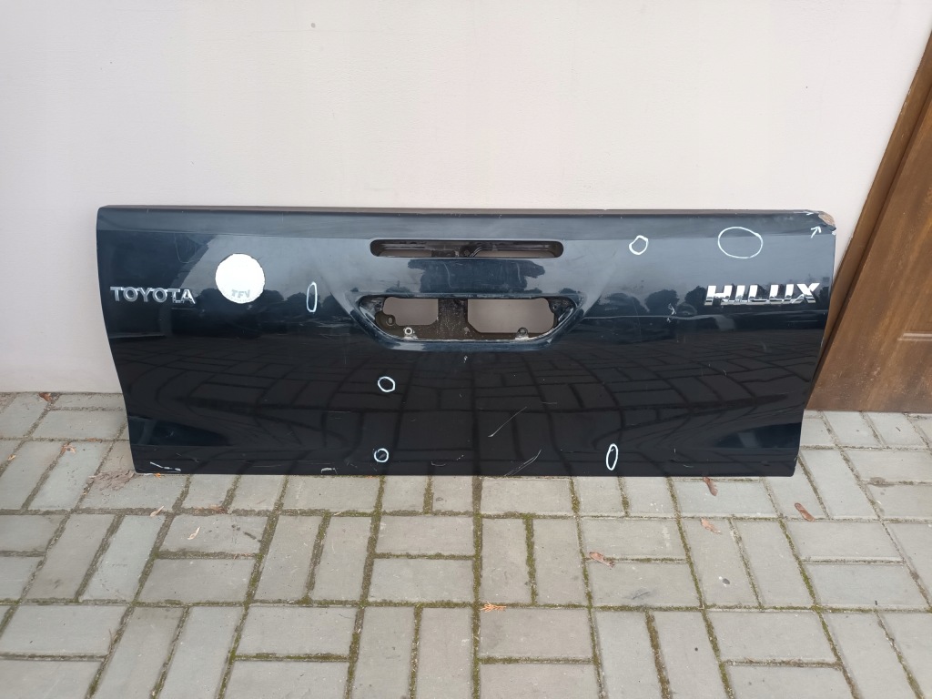 фото №1, Задняя крышка багажника toyota hilux viii 2015 - задняя