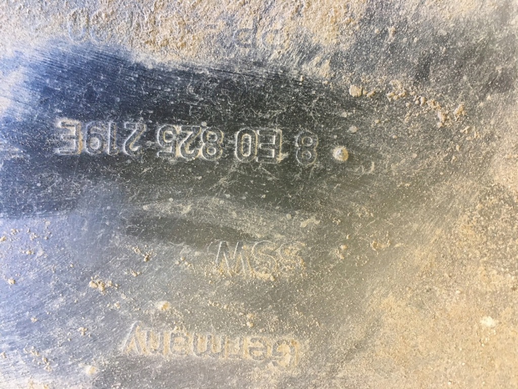 Audi a4 b6 накладка подвеска правый  задняя 8e0825219e Недорого