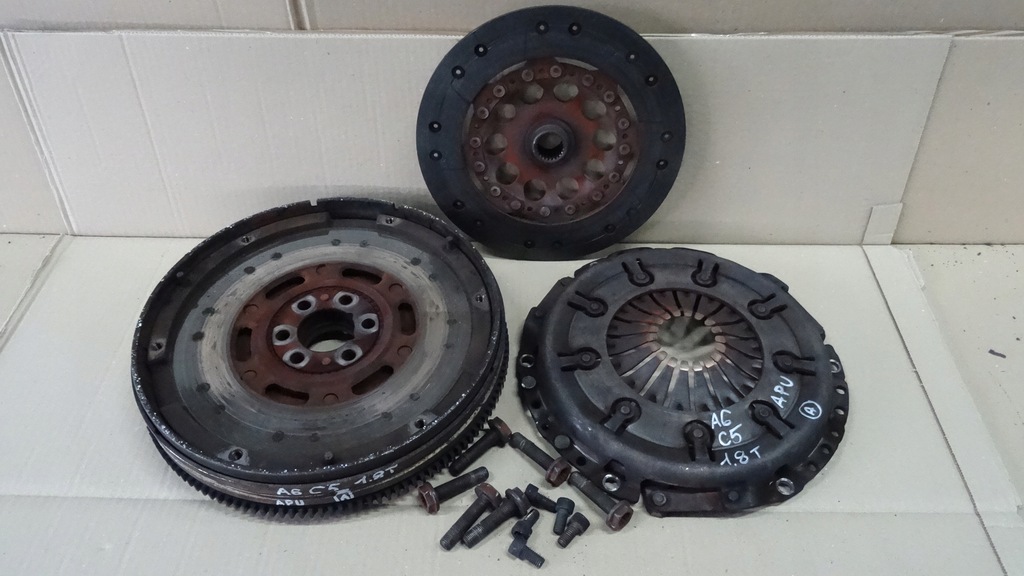 фото №1, Audi a6 c5 1.8t колесо двухмассовый apu