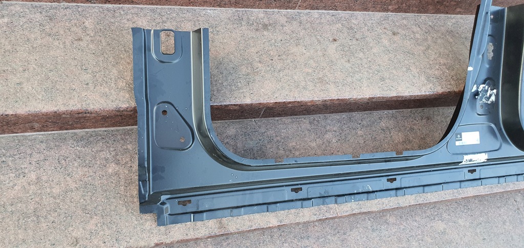 фото №9, Mercedes gla 156 x156 поріг обшивка блок двигуна правий