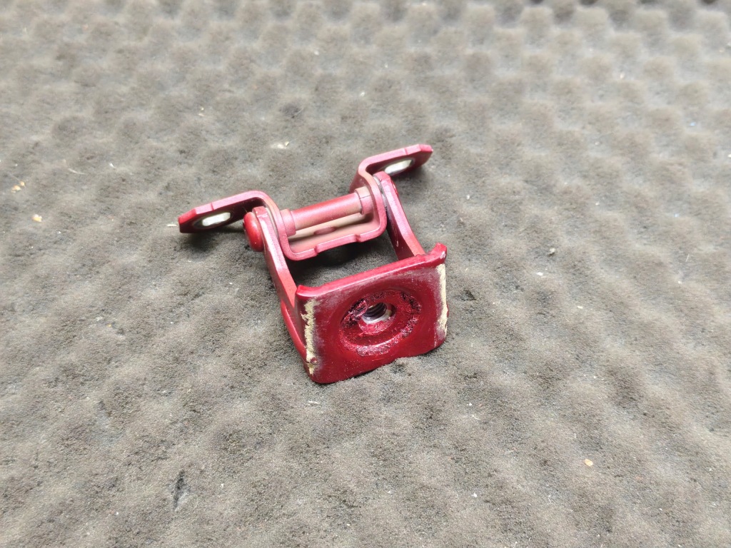 Купить 52024838 петля крышки багажника alfa romeo