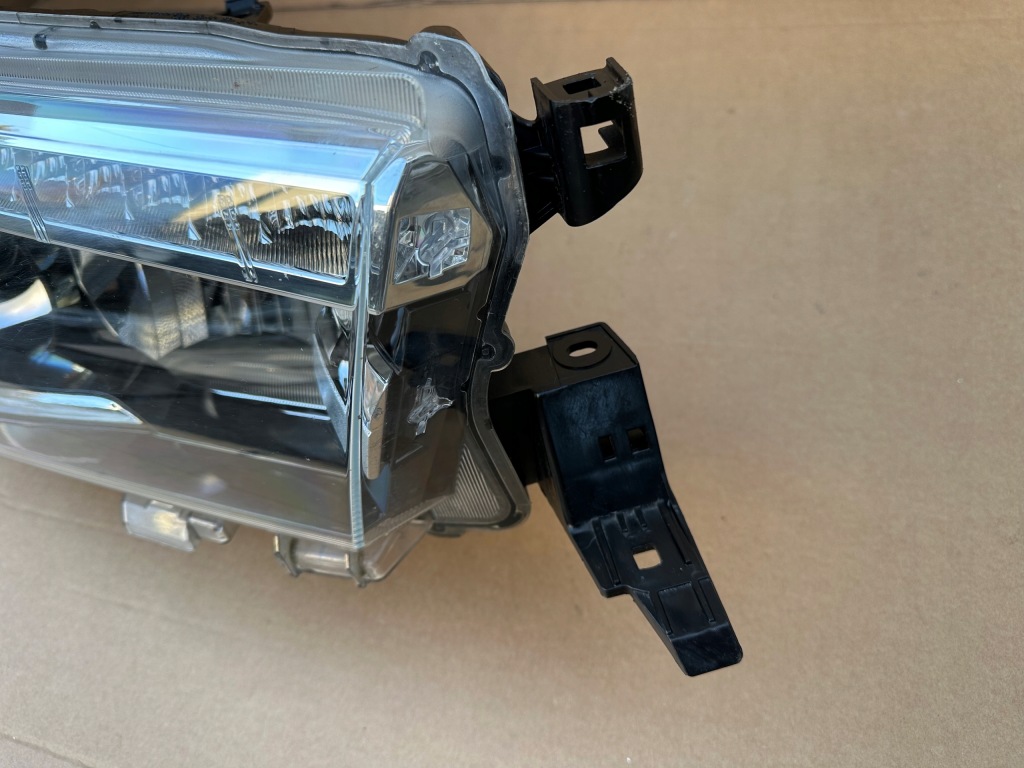 фото №7, Toyota hilux vii 7 лампа правий перед лінза led 81110-0k732 idealna