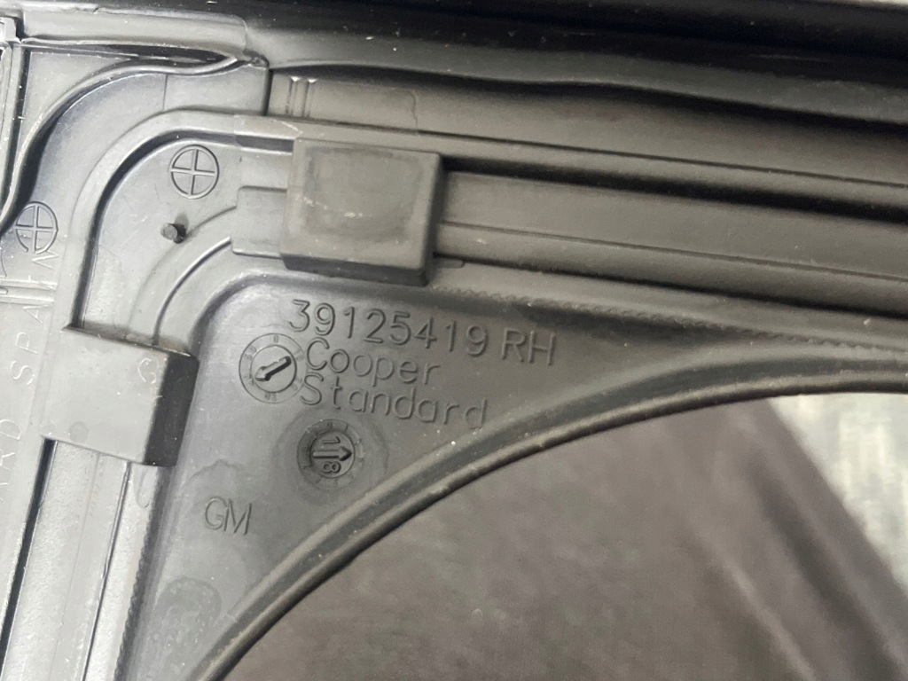 Opel crossland x 2018r молдинг наружная стекло дверь задних правых Киев