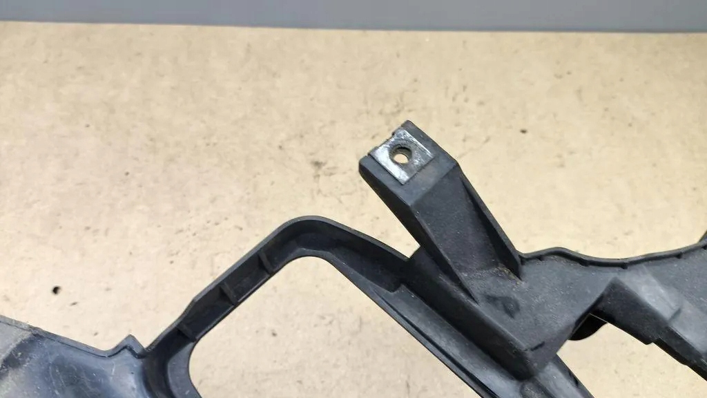 Направляющая передней правой лампы bmw 7 e65, e66, e67 161698 3.0l дизель с Разборки