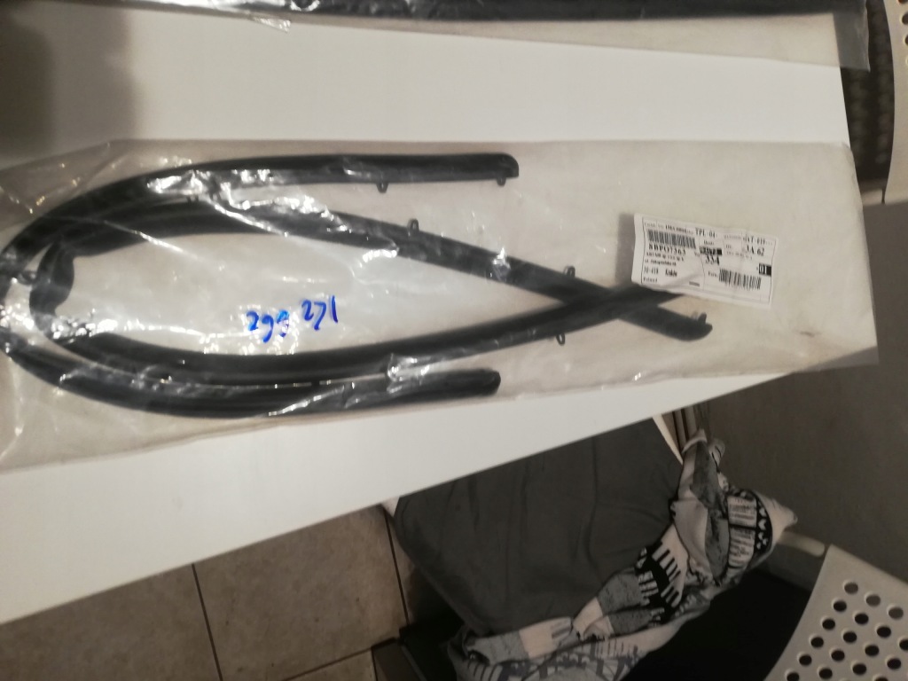 фото №3, Lexus rx 15-21 прокладка резиновый элемент молдинг дверь перед p