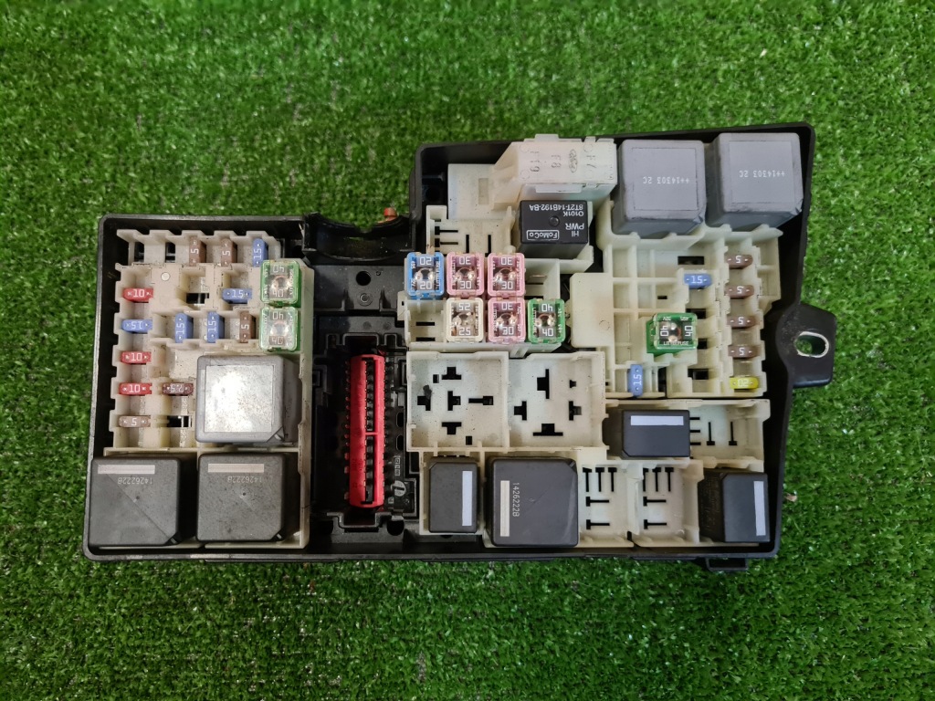 Купити Ford kuga 2 коробка запобіжників fv4t-14k733