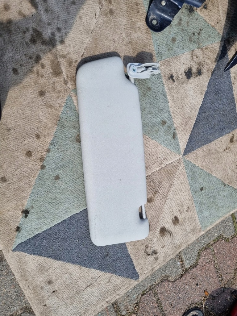 фото №1, Козырёк солнцезащитная правая audi a4 b7