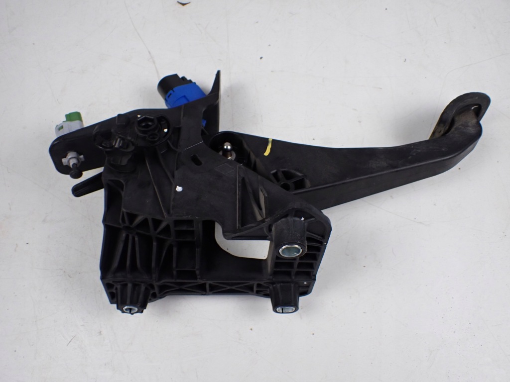 фото №4, Педаль сцепления dacia dokker 1.6 sce 2018 r europa 465038135r