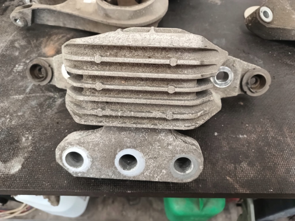 Купити Opel insignia b ii 1.6 cdti кронштейн подушка двигуна 84240118