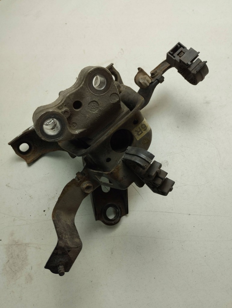 фото №7, 2010 toyota avensis t270 кронштейн / кронштейн двигателя